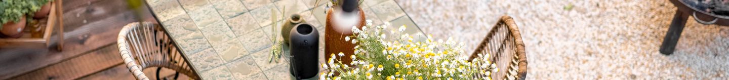 Blühende Terrasse im Frühling